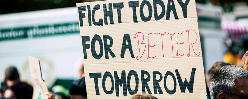 Meglio slogan che cattivi versi